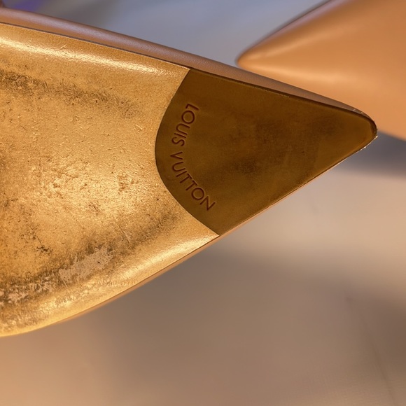 Authentic Louis Vuitton Signature Pump-purchased Spring ‘22, currently Sold Out! - Picture 12 of 17